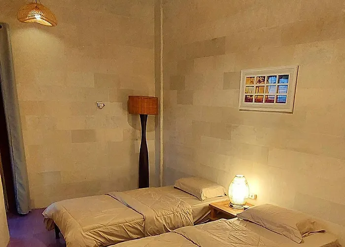 Hotel Hustay - *